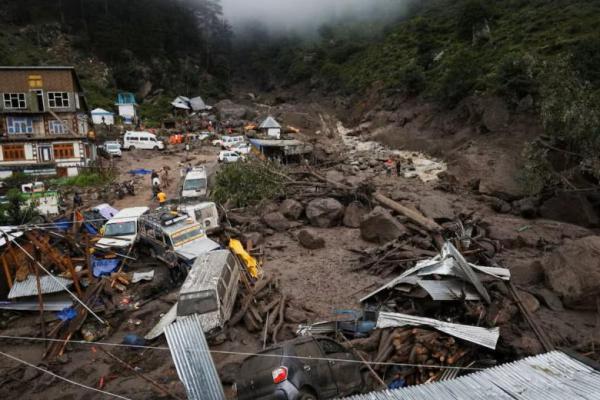 Gambaran umum wilayah yang terdampak banjir mematikan akibat hujan deras yang tiba-tiba di kota Chasoti, distrik Kishtwar, Kashmir, India, 15 Agustus 2025. REUTERS 