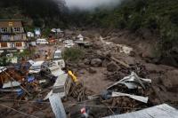 Selain Kashmir, Banjir dan Tanah Longsor Juga Melanda Nepal dan Pakistan