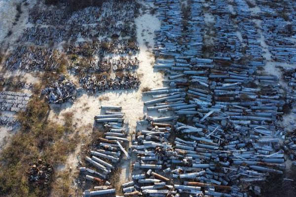 Sisa-sisa peluru artileri, roket, dan rudal yang digunakan dalam serangan Rusia terlihat di kota Kharkiv, Ukraina, pada 29 November 2022. REUTERS 