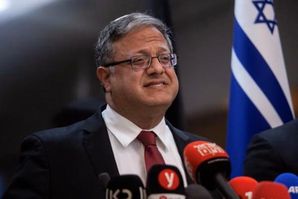 Menteri Keamanan Nasional Israel dan ketua partai Kekuatan Yahudi, Itamar Ben-Gvir, memberikan pernyataan kepada awak media, di Yerusalem, 16 Januari 2025. REUTERS 