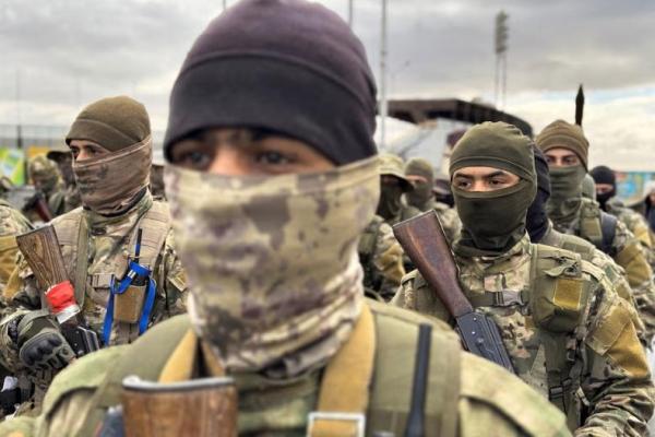 Brigade Khaled, bagian dari Hayat Tahrir al-Sham, mengadakan parade militer, setelah Bashar al-Assad digulingkan, di Damaskus, Suriah, 27 Desember 2024. REUTERS 
