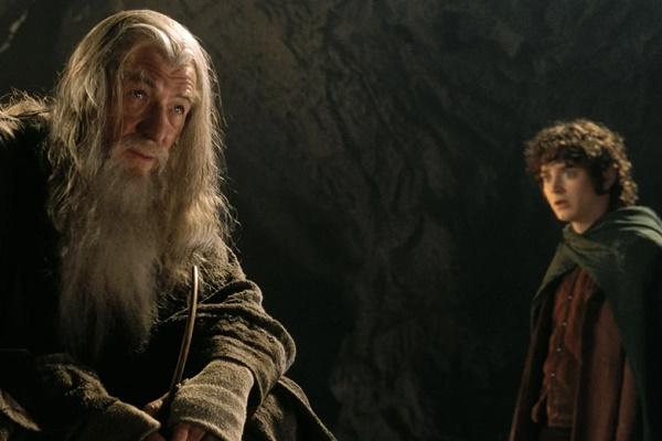 Gandalf yang diperankan Ian McKellen dan Frodo yang diperankan Elijah Wood dalam film The Lord of the Rings. (FOTO: NEW LINE) 