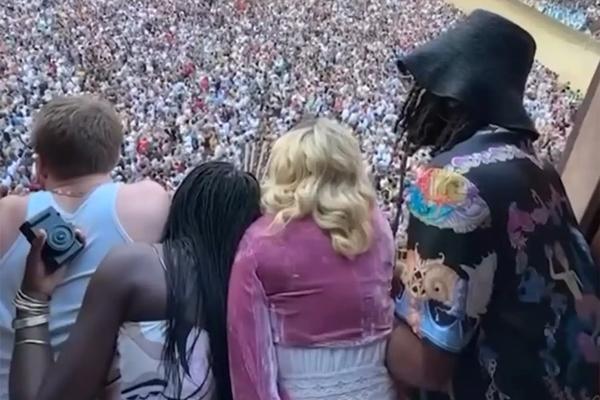 Madonna Rayakan Ulang Tahun ke-67 di Italia Bersama Pacar, Putrinya Mercy dan Lourdes. (FOTO: INSTAGRAM) 