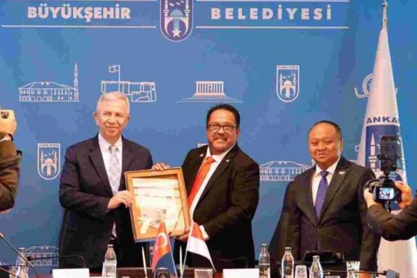 Wakil Gubernur DKI Jakarta Rano Karno bertemu dengan Wali Kota Ankara Mansur Yavas di Balai Kota Ankara, Turki (Foto: Pemprov DKI Jakarta) 