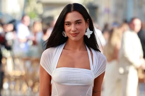 Dua Lipa di Charleval, Prancis pada Agustus 2022. (FOTO: GETTY IMAGE) 