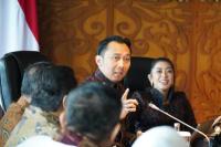 Cakep! Bahas Rumah Pintar, Ibas Berpantun tentang Cinta, Ilmu, dan Harapan