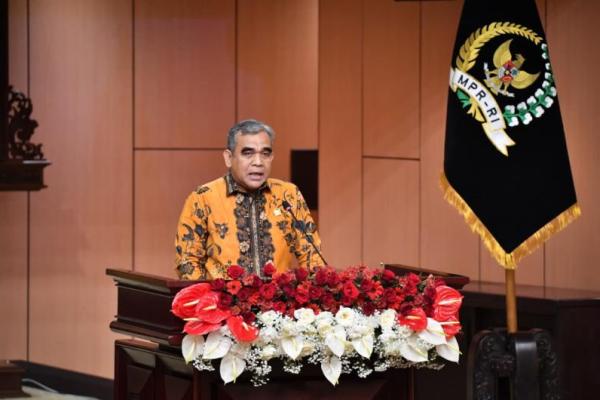 Ketua MPR Ahmad Muzani ketika membuka Seminar Konstitusi dengan tema Dialektika Konstitusi: Refleksi UUD NRI Tahun 1945 Menjelang 25 Tahun Reformasi Konstitusi di Gedung Nusantara V, Komplek Parlemen Senayan, Jakarta, Kamis (Foto: Humas MPR) 