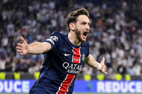 Penyerang Paris Saint-Germain, Khvicha Kvaratskhelia (Foto: The Sun) 