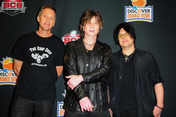 Mike Malinin, John Rzeznik dan Robby Takac pada tanggal 3 Januari 2011 di Miami, Florida. (FOTO: FILMMAGIC) 