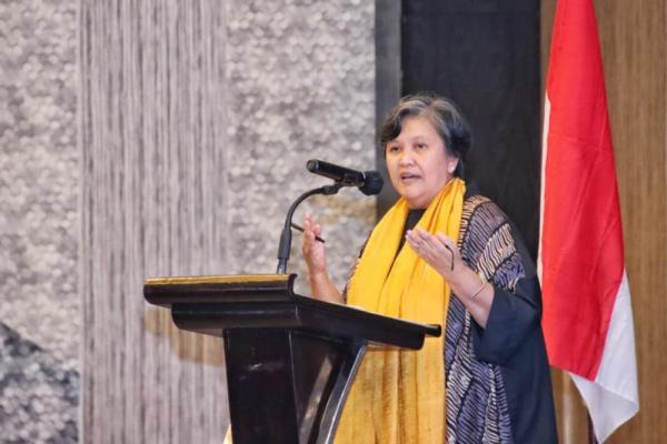 Wakil Ketua MPR RI Lestari Moerdijat menjadi pembicara kunci pada seminar bertema Kesehatan Otak sebagai Pilar Penting dalam Pembangunan Nasional Menuju Daya Saing Global Indonesia Emas 2045  (Foto: Humas MPR) 