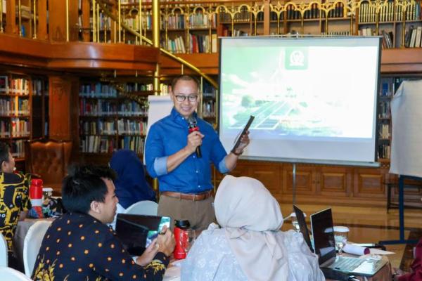 Wakil Ketua MPR RI dari Fraksi PAN, Eddy Soeparno menjadi narasumber utama dalam acara Local Legislator Fellowship yang diadakan Think Policy Id (Foto: Humas MPR) 
