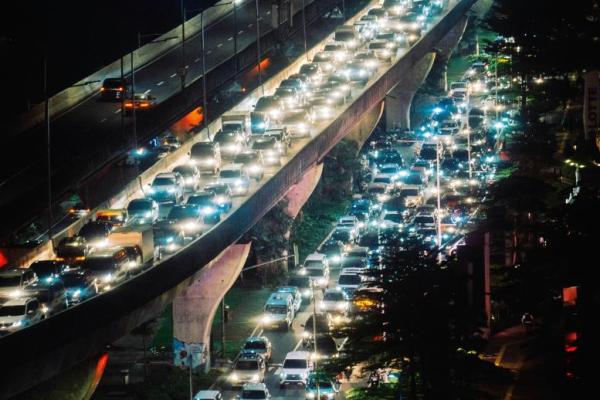 Ilustrasi kemacetan Jakarta (Foto: Unsplash/Marcel Ardivan) 