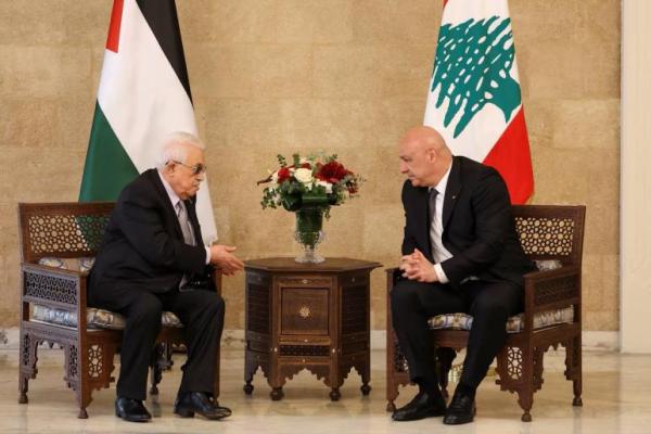 Presiden Lebanon Joseph Aoun bertemu dengan Presiden Palestina Mahmoud Abbas di istana kepresidenan di Baabda, Lebanon, 21 Mei 2025. REUTERS 