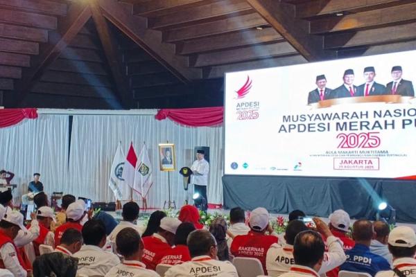 Menteri Desa dan Pembangunan Daerah Tertinggal (Mendes PDT) Yandri Susanto saat memberikan sambutan pada acara Munas APDESI Merah Putih di Jakarta (Foto: Vaza/Katakini) 