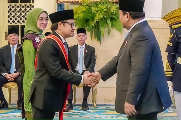 Menko PM Abdul Muhaimin Iskandar menerima Anugerah Bintang Mahaputera Adipurna dari Presiden Republik Indonesia, Prabowo Subianto (Foto: Ist) 