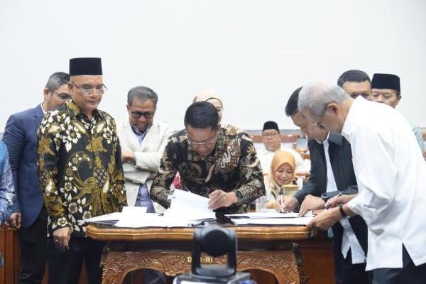 Rapat Kerja Komisi VIII DPR RI bersama pemerintah menyetujui RUU tentang Perubahan Ketiga atas Undang-Undang Nomor 8 Tahun 2019 tentang PIHU disahkan dalam Rapat Paripurna DPR, di DPR, Jakarta, Senin (Foto: DPR) 