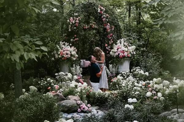 Taylor Swift dan Travis Kelce bertunangan setelah dua tahun berpacaran. (FOTO: INSTAGRAM) 