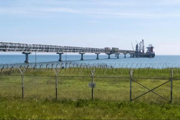 Tampilan umum kilang gas alam cair yang dioperasikan oleh Sakhalin Energy di Prigorodnoye, Pulau Sakhalin di Pasifik, Rusia, 15 Juli 2021. REUTERS 