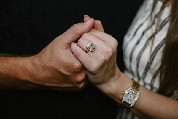 Taylor Swift dan Travis Kelce bertunangan setelah dua tahun berpacaran. (FOTO: INSTAGRAM) 