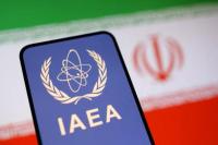 Logo Badan Tenaga Atom Internasional dan bendera Iran terlihat dalam ilustrasi ini yang diambil pada 16 Juni 2025. REUTERS