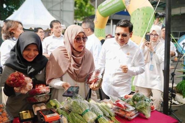 Kepala Badan Pangan Nasional/National Food Agency (NFA)  Arief Prasetyo Adi (nomot 1 dari kanan).(foyo:NFA) 