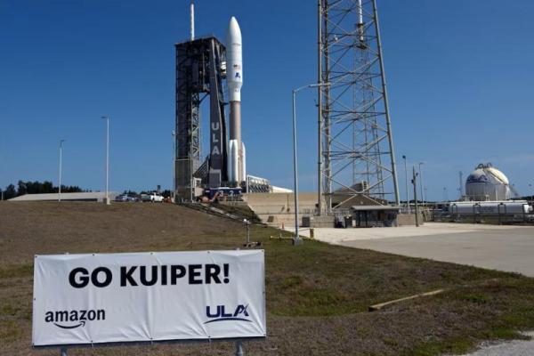 Roket United Launch Alliance Atlas V terlihat di landasan peluncuran Project Kuiper milik Amazon di Stasiun Angkatan Luar Angkasa Cape Canaveral di Cape Canaveral, Florida, AS, 28 April 2025. REUTERS 