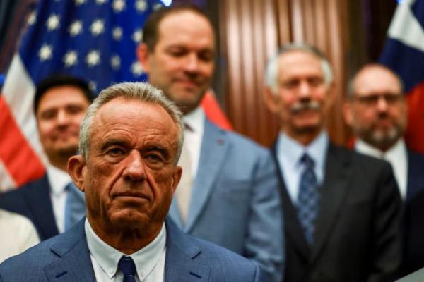 Menteri Kesehatan dan Layanan Kemanusiaan AS Robert F. Kennedy Jr. menghadiri konferensi pers di Gedung Capitol Negara Bagian di Austin, Texas, AS, 28 Agustus 2025. REUTERS 