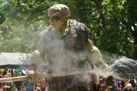 Adegan Pasca-Kredit The Toxic Avenger yang Dibintangi Peter Dinklage Membalik Naskah pada Tren