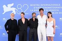 Berpisah dari Olivia Jade Giannulli, Inilah Penampilan Pertama Jacob Elordi di Karpet Merah