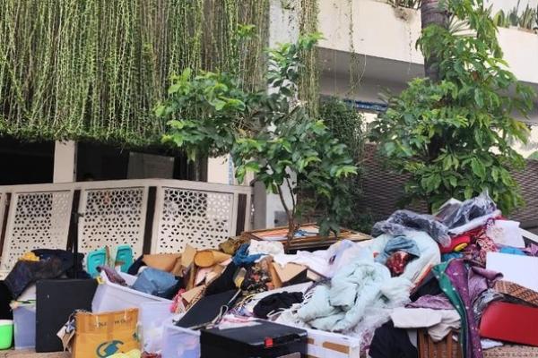 Penampakan depan rumah Menteri Keuangan (Menkeu) Sri Mulyani pasca dijarah massa (Foto: Detik) 