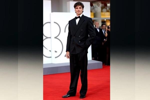 Jacob Elordi menghadiri karpet merah Frankenstein di Festival Film Internasional Venesia ke-82 pada 30 Agustus 2025. (FOTO: GETTY IMAGE) 