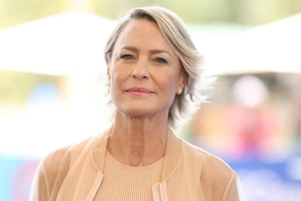 Kini Menetap di Inggris, Robin Wright Lega Tinggalkan AS yang Menyebalkan. (FOTO: GETTY IMAGE) 