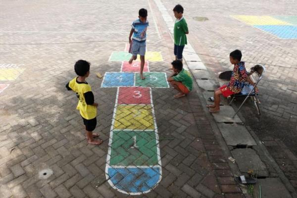 Ilustrasi - permainan Engklek (Foto: kompas) 