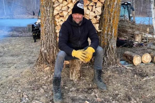 Siaga Bencana, Josh Duhamel Bangun `Kabin Kiamat` untuk Keluarganya. (FOTO: INSTAGRAM) 