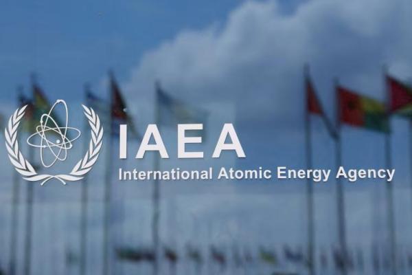 Logo Badan Tenaga Atom Internasional dipajang di kantor pusat badan tersebut di Wina, Austria, 3 Juni 2024. REUTERS 