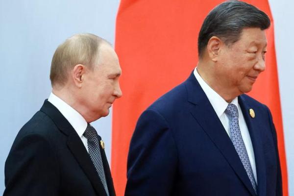 Presiden Rusia Vladimir Putin dan Presiden Tiongkok Xi Jinping saat KTT Organisasi Kerja Sama Shanghai di Tianjin, Tiongkok, 1 September 2025. Sputnik via REUTERS 