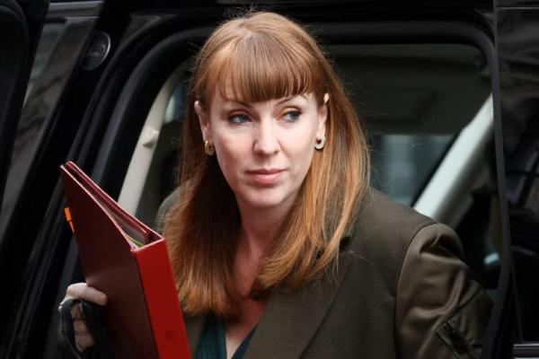 Wakil Perdana Menteri Angela Rayner keluar dari kendaraan di Downing Street, London, Inggris, 26 Maret 2025. REUTERS 