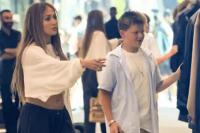 Setahun Bercerai dari Ben Affleck, Jennifer Lopez Ajak Mantan Putra Tirinya Belanja