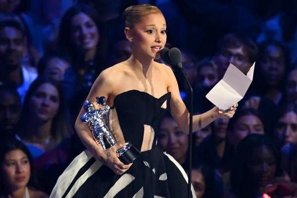 Ariana Grande di MTV VMA di Elmont, New York pada 7 September 2025. (FOTO: GETTY IMAGE) 