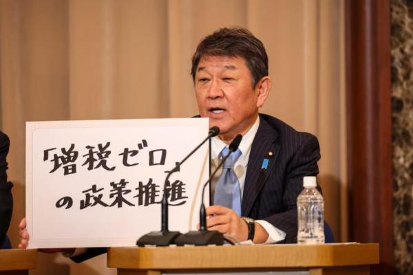 Sekretaris Jenderal Partai Demokrat Liberal Toshimitsu Motegi, saat debat di Klub Nixon Kisha di Tokyo, Jepang. Foto via REUTERS 