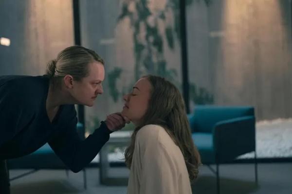 The Handmaid`s Tale Season 4 Episode 7 berjudul Home yang dibintangi Elisabeth Moss dan Yvonne Strahovski. (FOTO: HULU) 