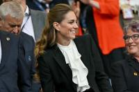 Kate Middleton Resmi Kembali Berambut Cokelat Setelah Tampil Mengejutkan sebagai Pirang!