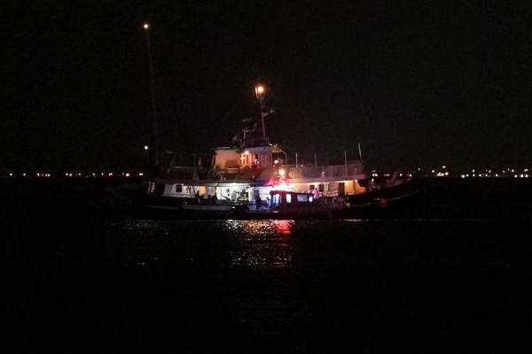 Sebuah kapal armada Global Sumud mengapung di perairan saat kapal-kapal Garda Nasional Maritim Tunisia melakukan inspeksi di Sidi Bou Said, Tunisia, 9 September 2025. REUTERS 