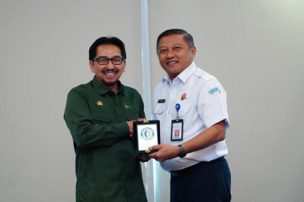 Sekretaris Utama NFA, Sarwo Edhy dan Plt. Sekretaris Utama BMKG, Guswanto (foto:NFA) 