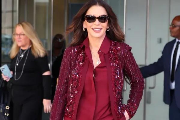 Komentar Catherine Zeta-Jones pada Penggemar Berusia 12 Tahun Dianggap Menyeramkan. (FOTO: SPLASH NEWS) 