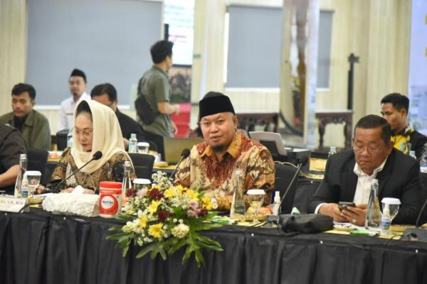 Anggota Komisi XIII DPR RI Hamid Noor Yasin saat mengikuti pertemuan Kunjungan Kerja Komisi XIII di Semarang, Jawa Tengah, Jumat (Foto: Chasbi/vel/DPR) 