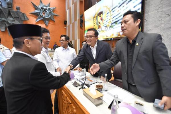Menteri Desa dan Pembangunan Daerah Tertinggal (Mendes PDT) Yandri Susanto usai rapat kerja bersama Komisi V DPR RI (Foto: Humas Kemendes PDT) 
