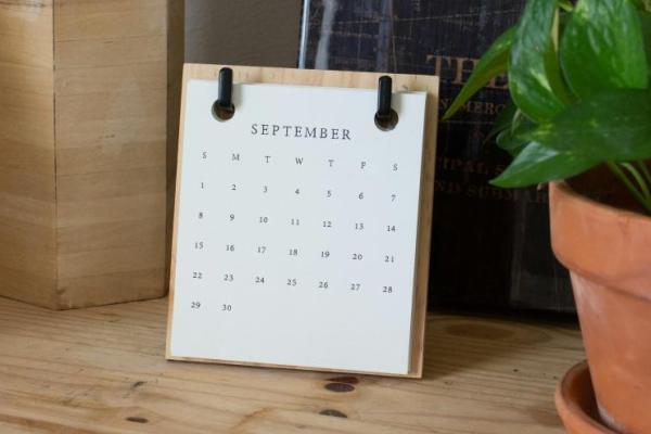 Ilustrasi kalender September (Foto: Unsplash/Blessing Ri) 