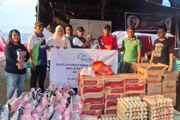 Penyaluran bantuan bagi korban kebakaran di Sorowako, Luwu Timur. Foto: asdp/katakini 