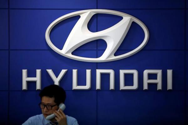 Logo Hyundai Motor terlihat di dealernya di Seoul, Korea Selatan, 26 April 2017. REUTERS 